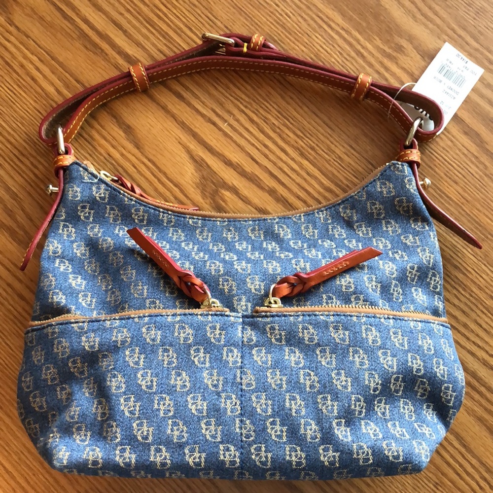 Women’s Dooney & Bourke handbag